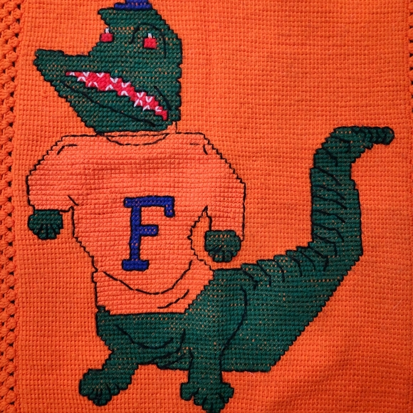 VINTAGE 90s FLORIDA GATORS HAND CRAFTED CROCHET BLANKET & PLUSH GATOR - Picture 7 of 14